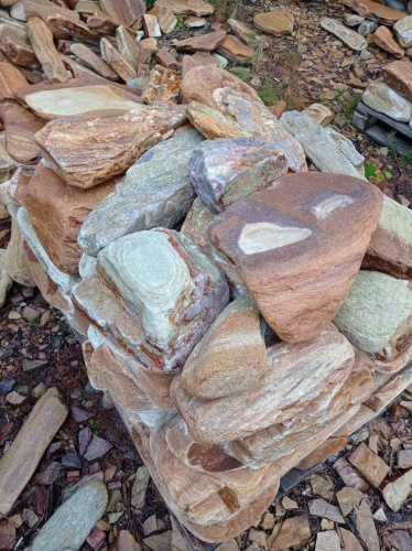 Златолит жёлтый, жёлто-зелёный глыбки и валуны для ланшафтного дизайна купить в Щёлково