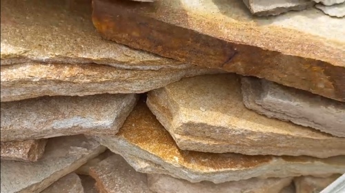 Плитняк златолит жёлтый золотистый для отмостки купить в Щёлково