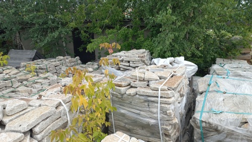 Плитняк галтованный гранитный для ландшафтного дизайна купить в Щёлково