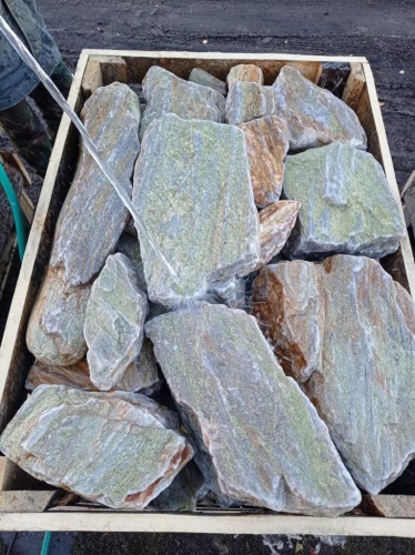 Златолит жёлтый, жёлто-зелёный глыбки и валуны для ланшафтного дизайна купить в Щёлково
