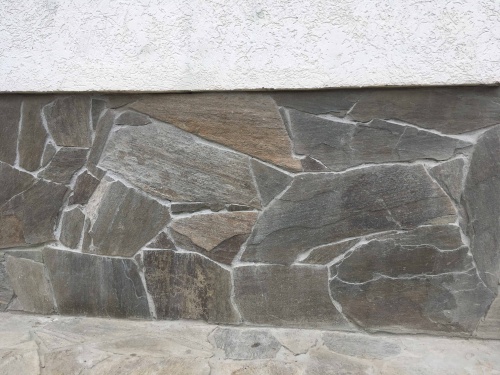 Плитняк златолит Уральский для цоколя, отмостки купить в Щёлково