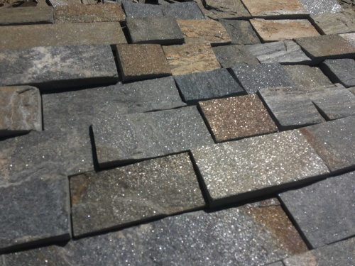 Плитка пилёная златолит Уральский для цоколя, отмостки купить в Щёлково