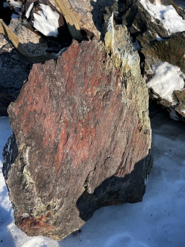 Ландшафтные глыбы красно-фиолетовые 200-1000 килограмм купить в Щёлково