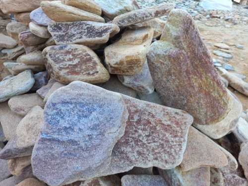 Златолит жёлтый, жёлто-зелёный глыбки и валуны для ланшафтного дизайна купить в Щёлково