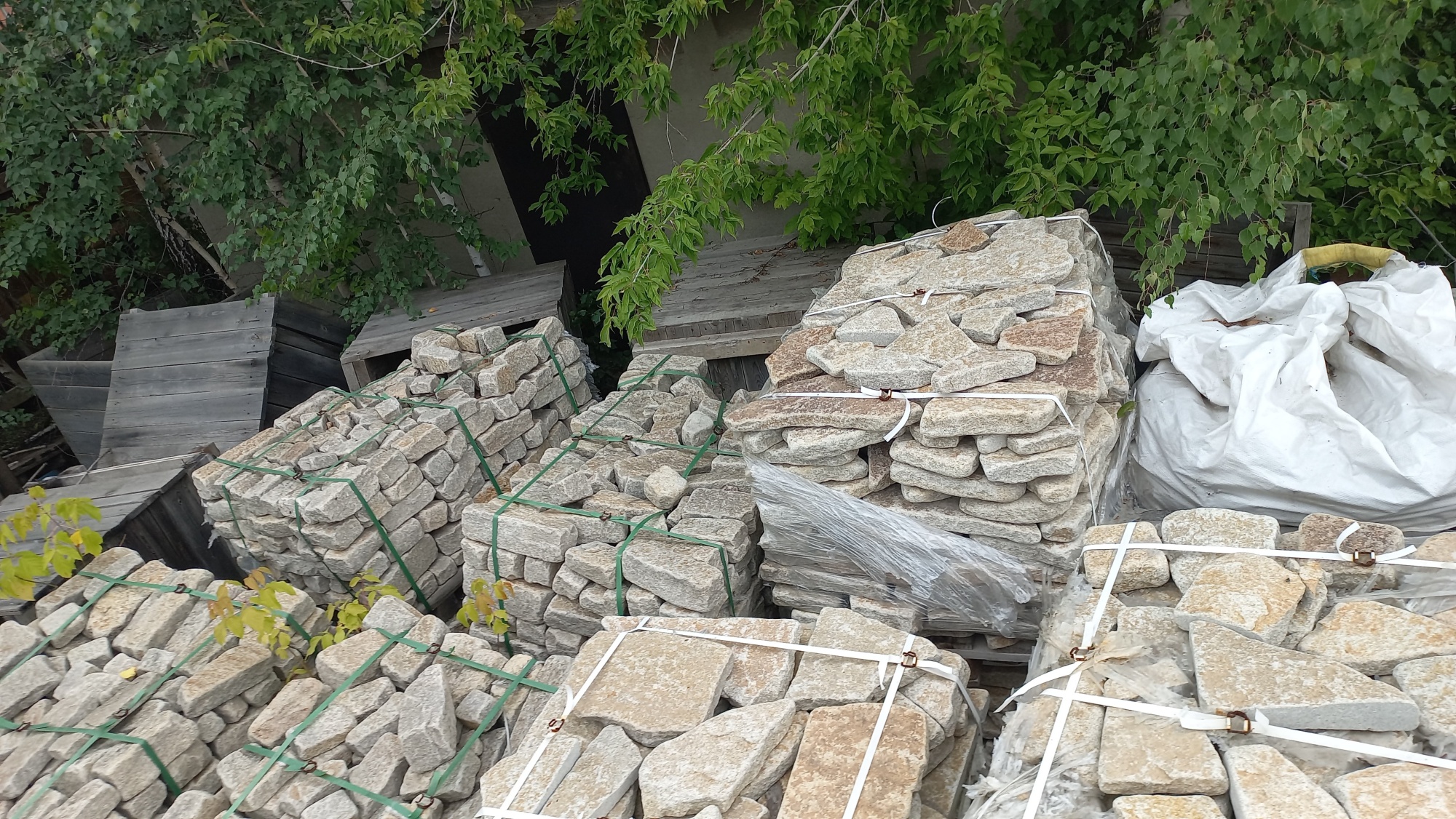 Плитняк гранитный галтованный купить в Щёлково