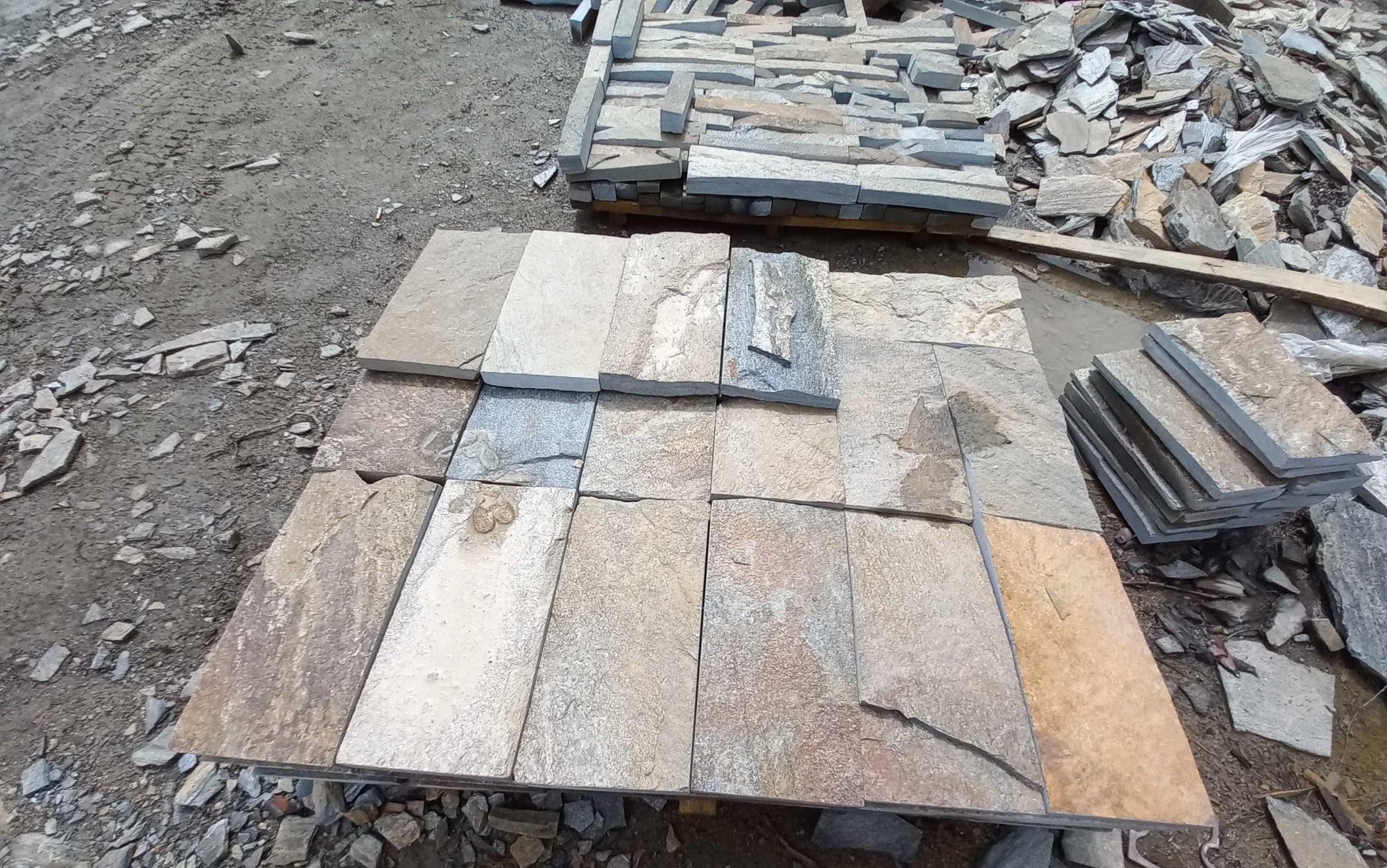 Плитка пилёная златолит Уральский для цоколя, отмостки купить в Щёлково