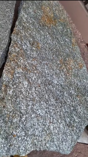 Плитняк златолит серебристый для цоколя, отмостки купить в Щёлково