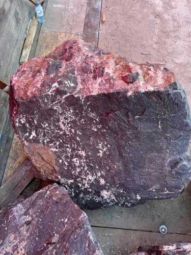 Камни для ландшафтного дизайна красно-фиолетовые 10-60 килограмм купить в Щёлково