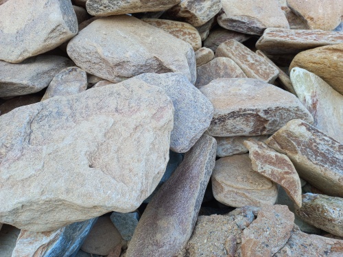 Златолит жёлтый, жёлто-зелёный глыбки и валуны для ланшафтного дизайна купить в Щёлково