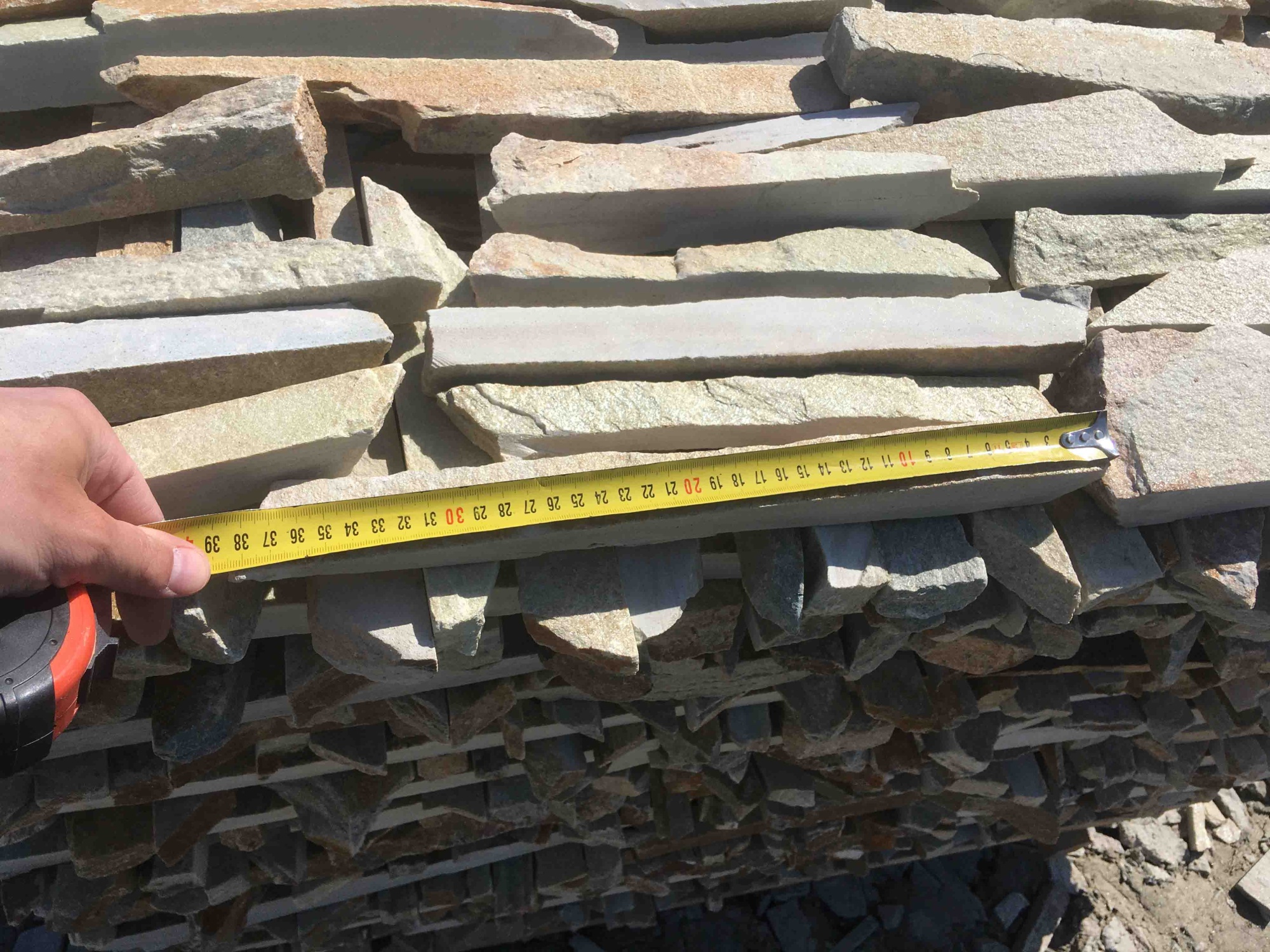 Горбушка златолит золотистый для облицовки купить в Щёлково