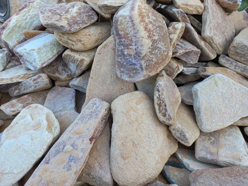 Златолит жёлтый, жёлто-зелёный глыбки и валуны для ланшафтного дизайна купить в Щёлково