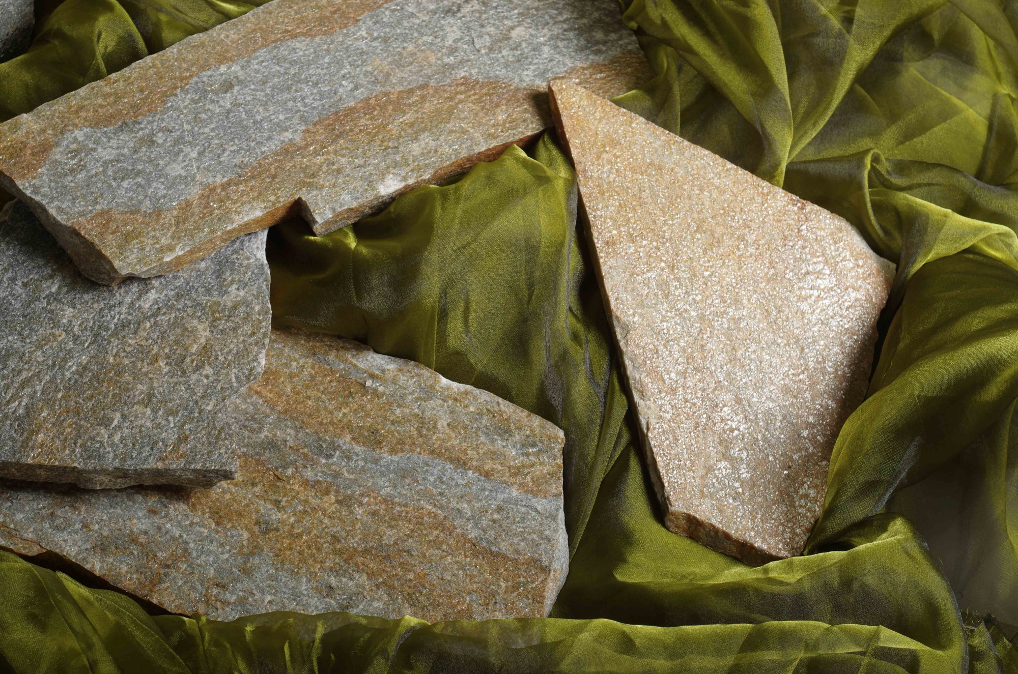 Плитняк златолит Уральский  для фасада купить в Щёлково