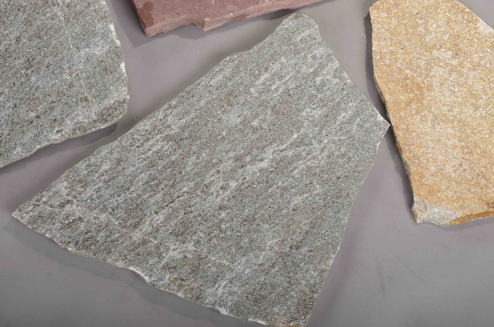 Плитняк златолит Уральский  для фасада купить в Щёлково