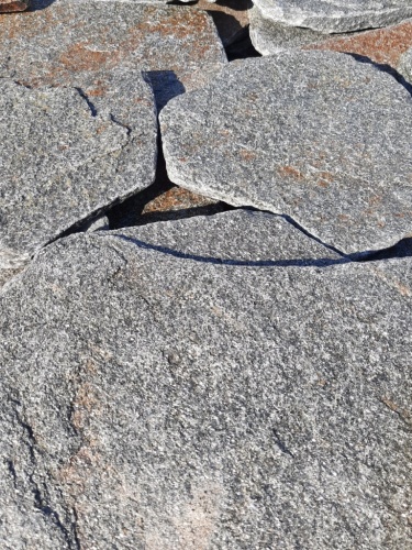 Златолит серебристый галтованный для лестниц купить в Щёлково