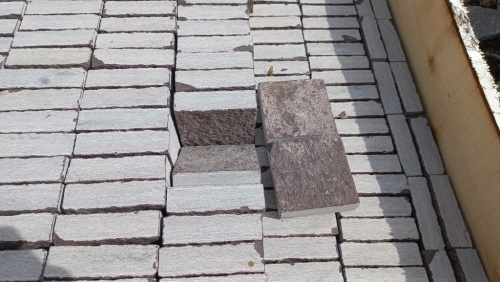 Купить брусчатку лемезит бордовый