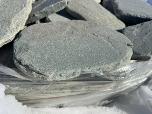 Плитняк златолит зелёный галтованный для мощения на бетон купить в Щёлково