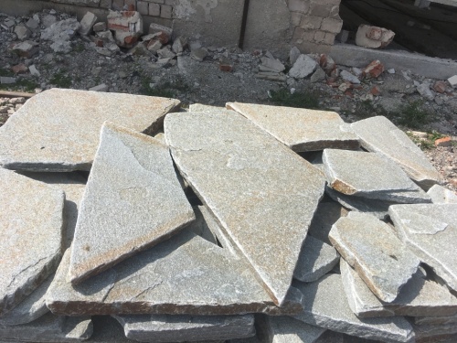 Златолит серебристый галтованный для лестниц купить в Щёлково