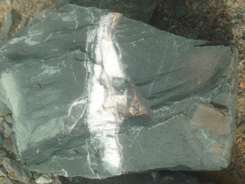 Гигантские зелёные валуны для ландшафтного дизайна весом более 5 тонн купить в Щёлково