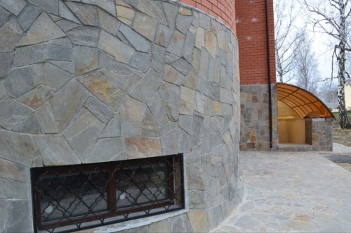 Плитняк златолит Уральский для цоколя, отмостки купить в Щёлково